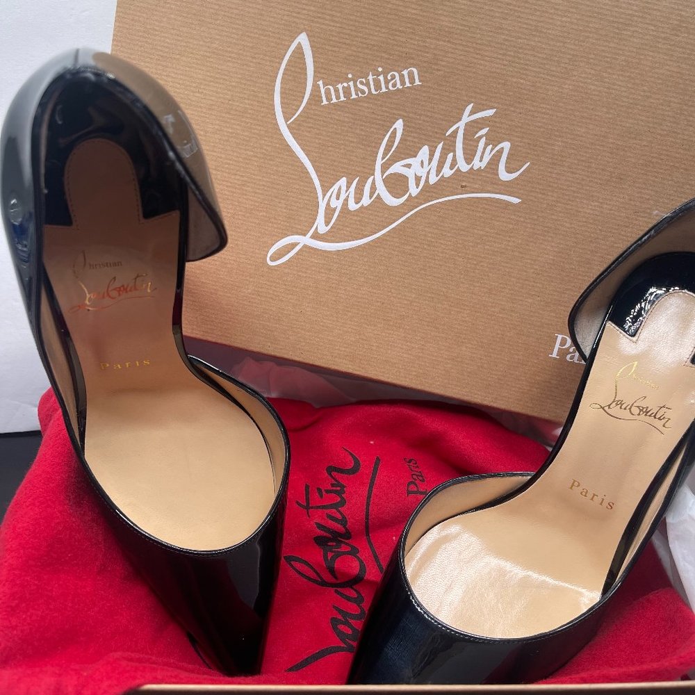 Iriza Christian Louboutin black pumps
